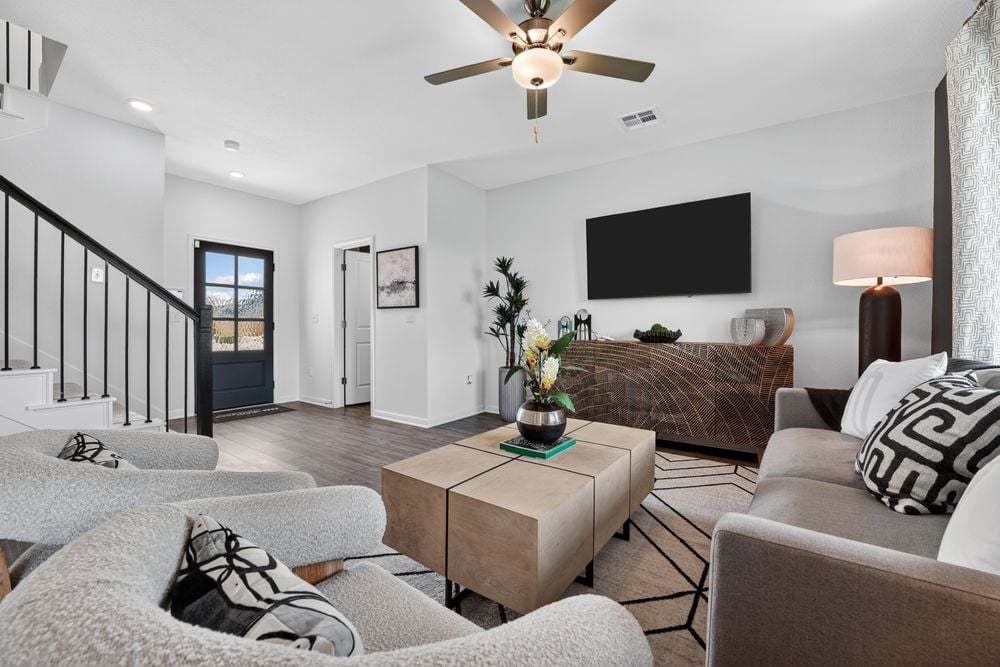 hj-tx-austin-sunfield-harrier-lot-2-tv-lounge-002
