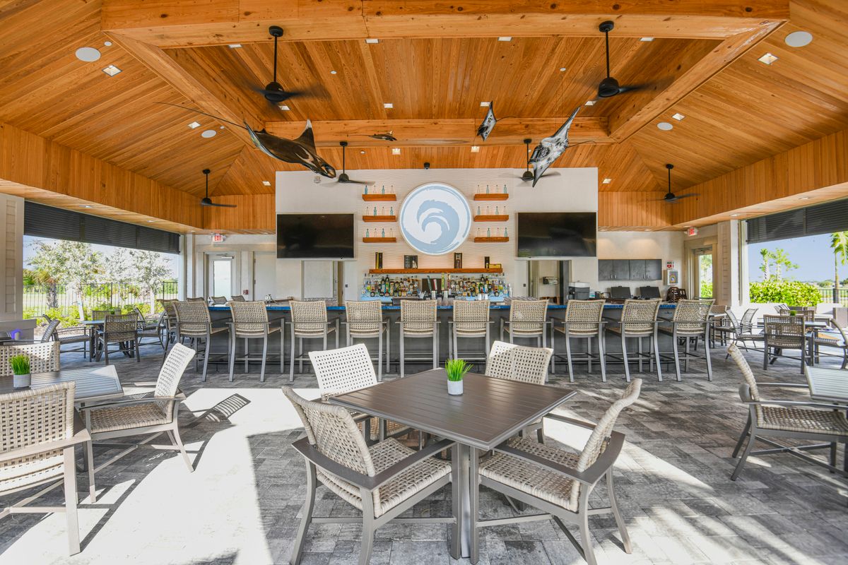 Esplanade at Azario Bahama Bar 1238.jpg