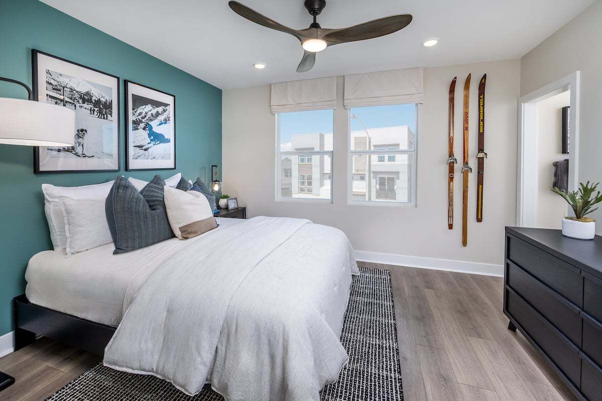 ca-socal-Viewpoint-plan 1-3 story-4 bed-bed 2