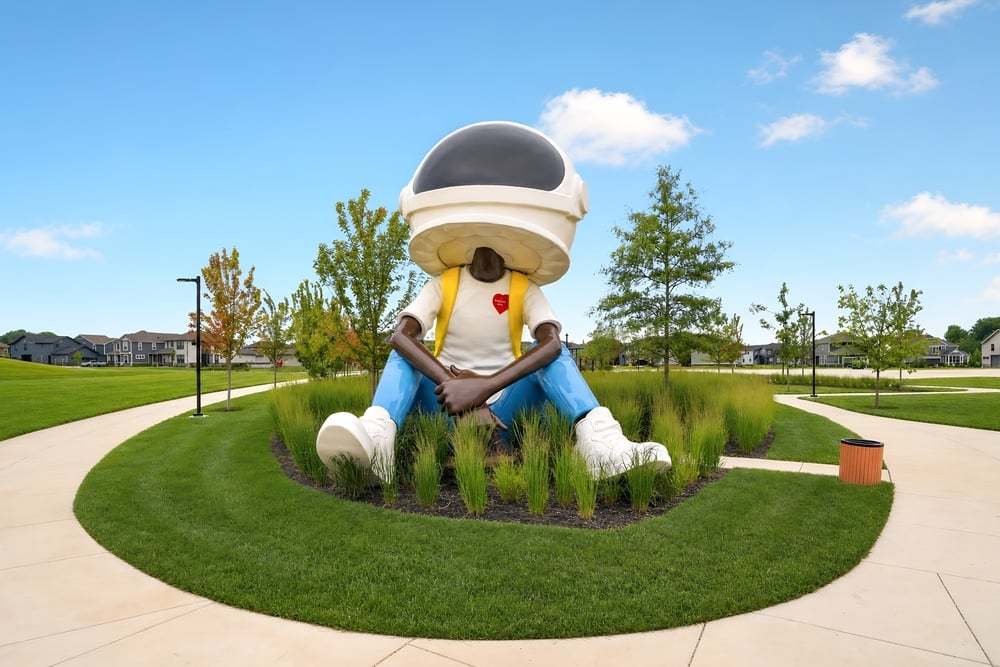 11 Monument Statue