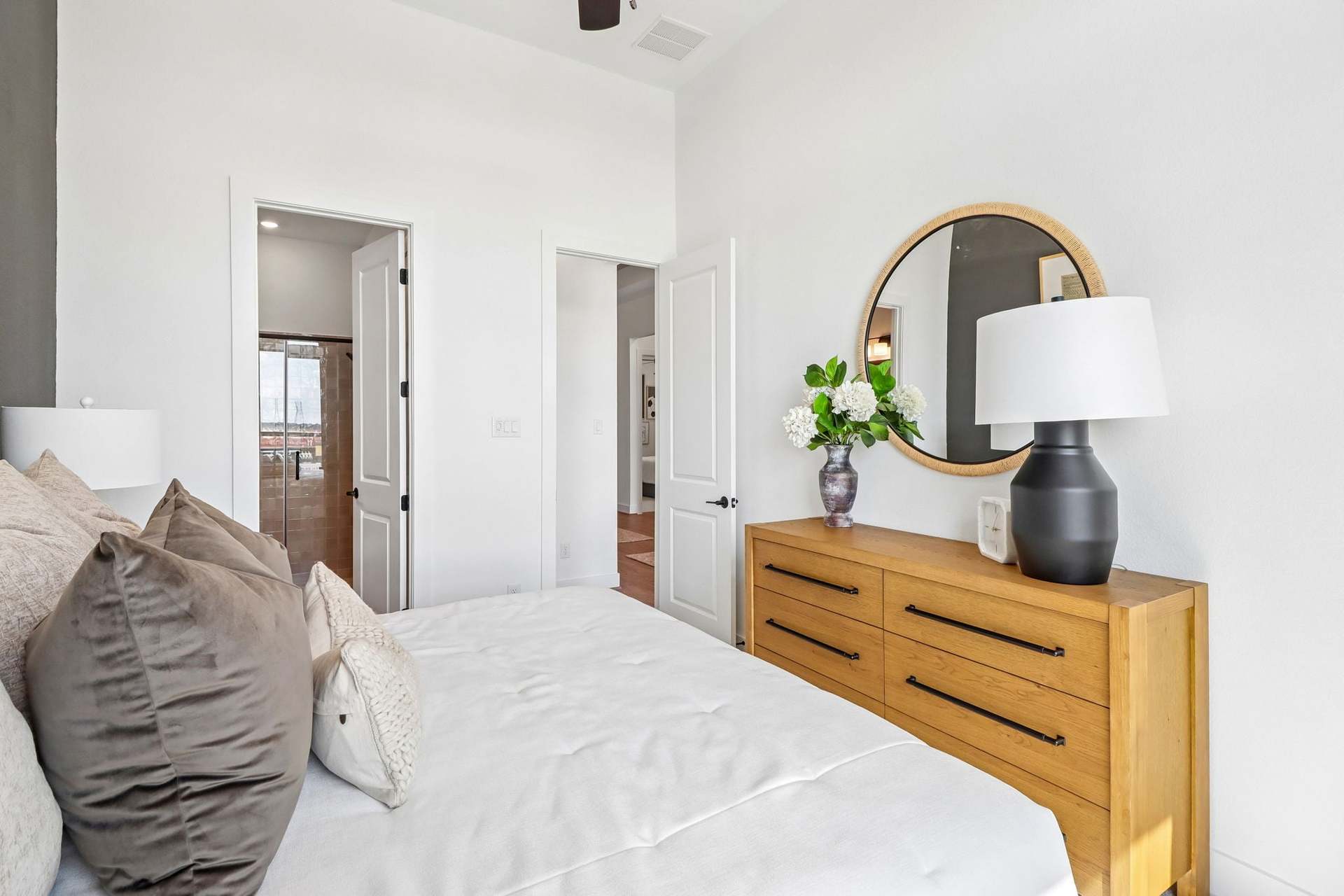 19-web-or-mls-21911 Clover Thistle Court-S0109-019