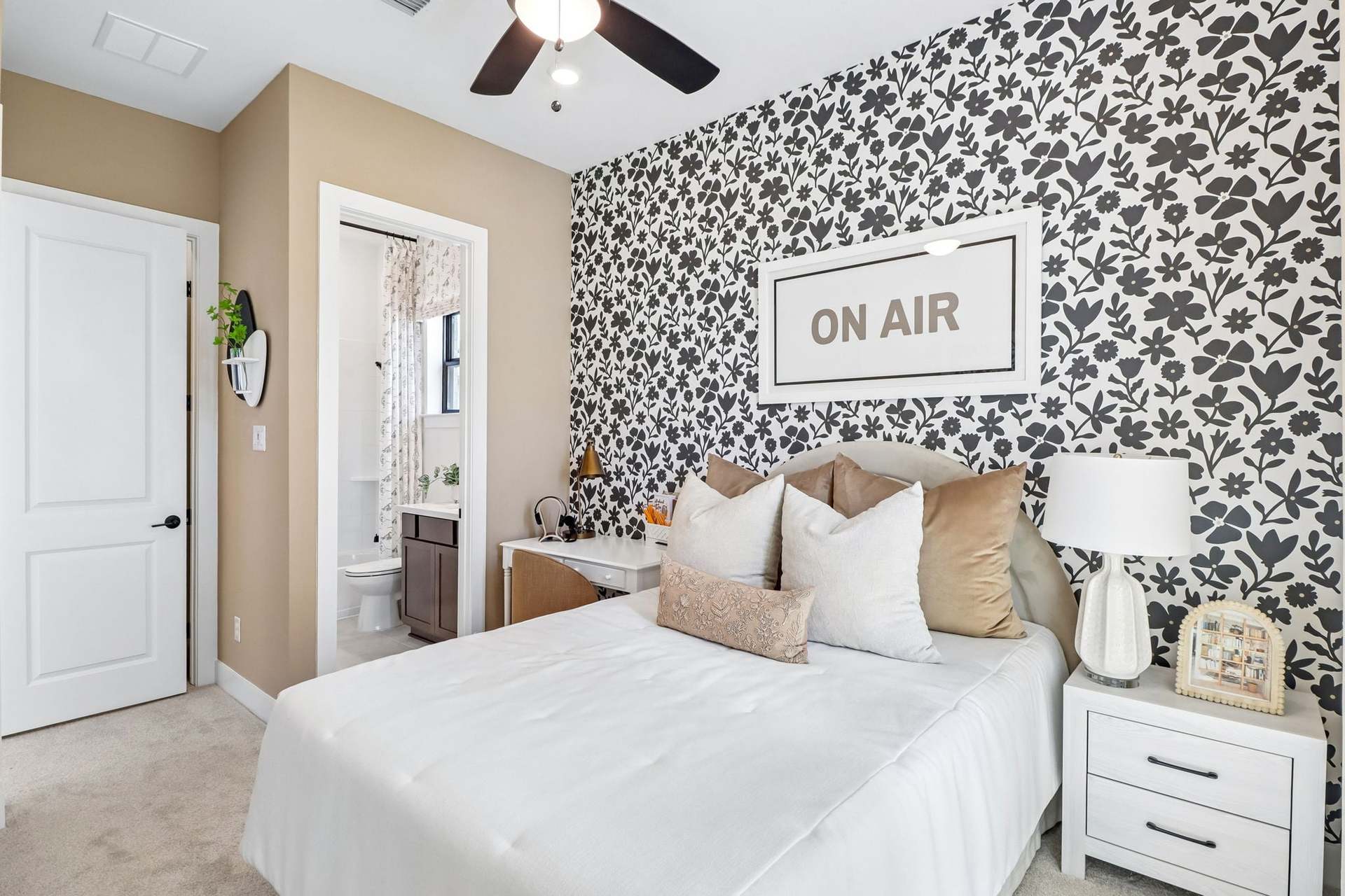22-web-or-mls-21911 Clover Thistle Court-S0109-022