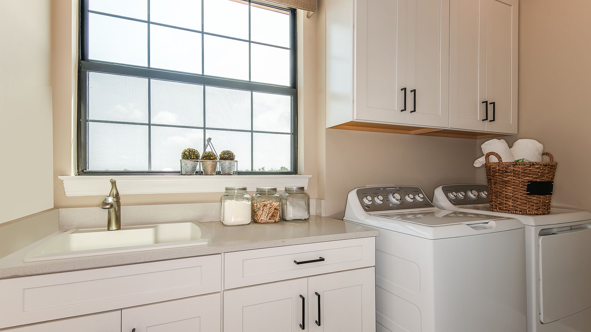 Esp-by-the-Islands-Bellisimo-1608-16x9-laundry
