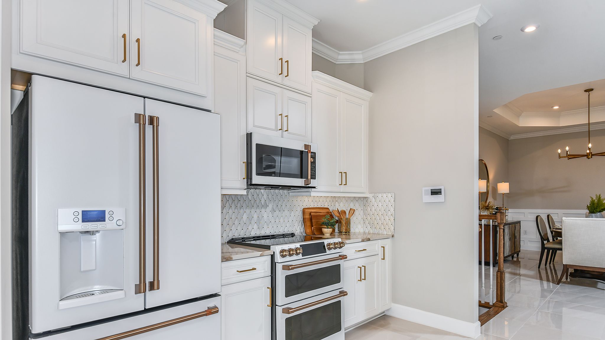 Esp-by-the-Islands-Romano-VII-5090-16x9-kitchen