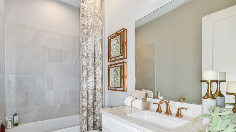 Esp-by-the-Islands-Romano-VII-5074-16x9-bath
