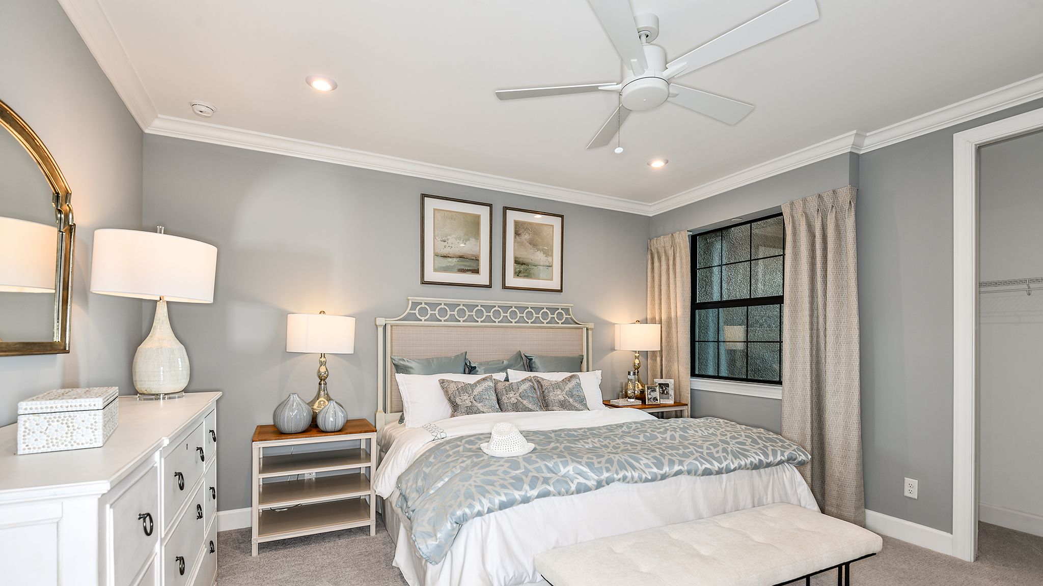 Esp-by-the-Islands-Vitale-VII-5263-16x9-bedroom