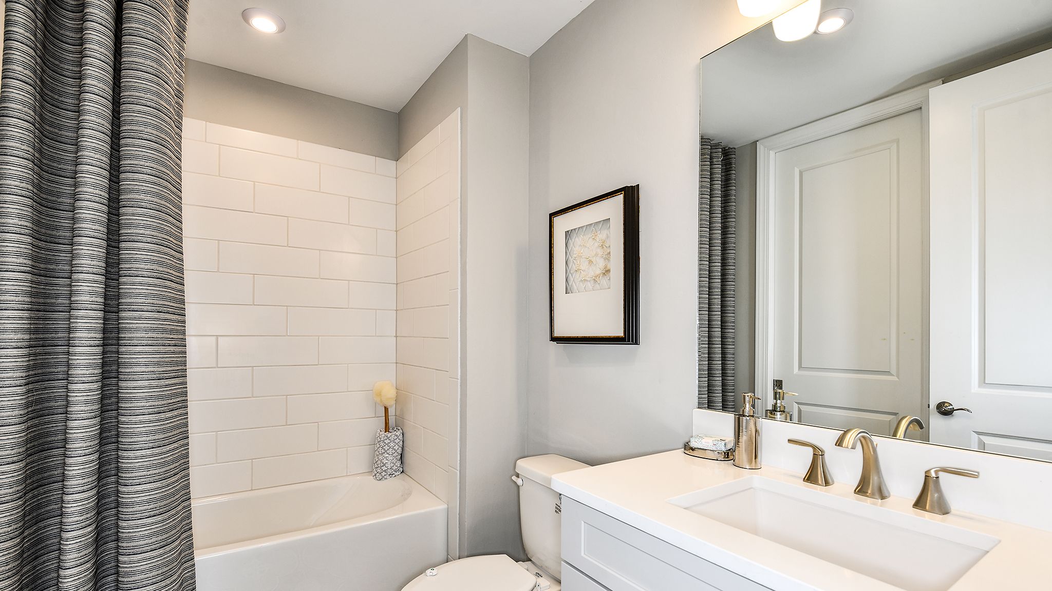 Esp-by-the-Islands-Vitale-VII-5261-16x9-bath