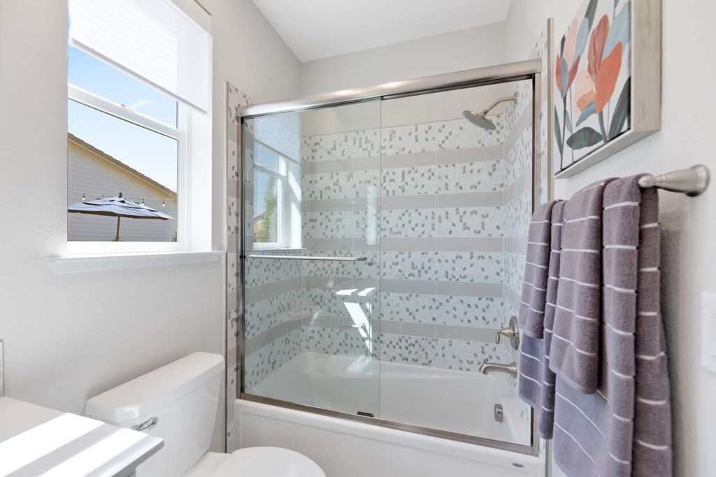 04 Redwood Bath 2