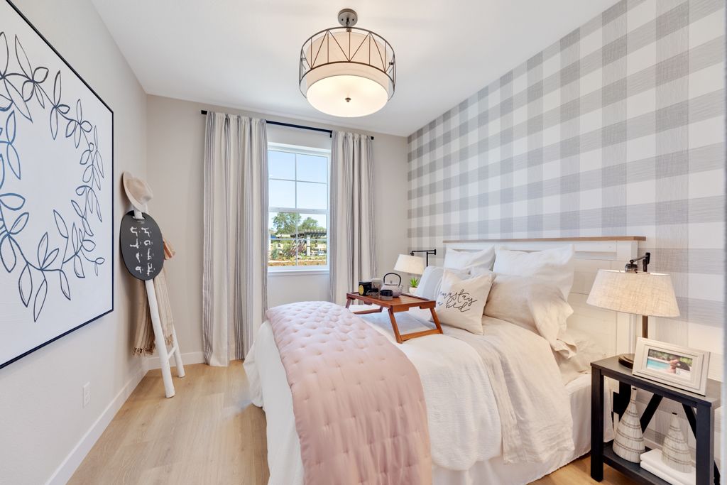 06 Redwood Bed 2