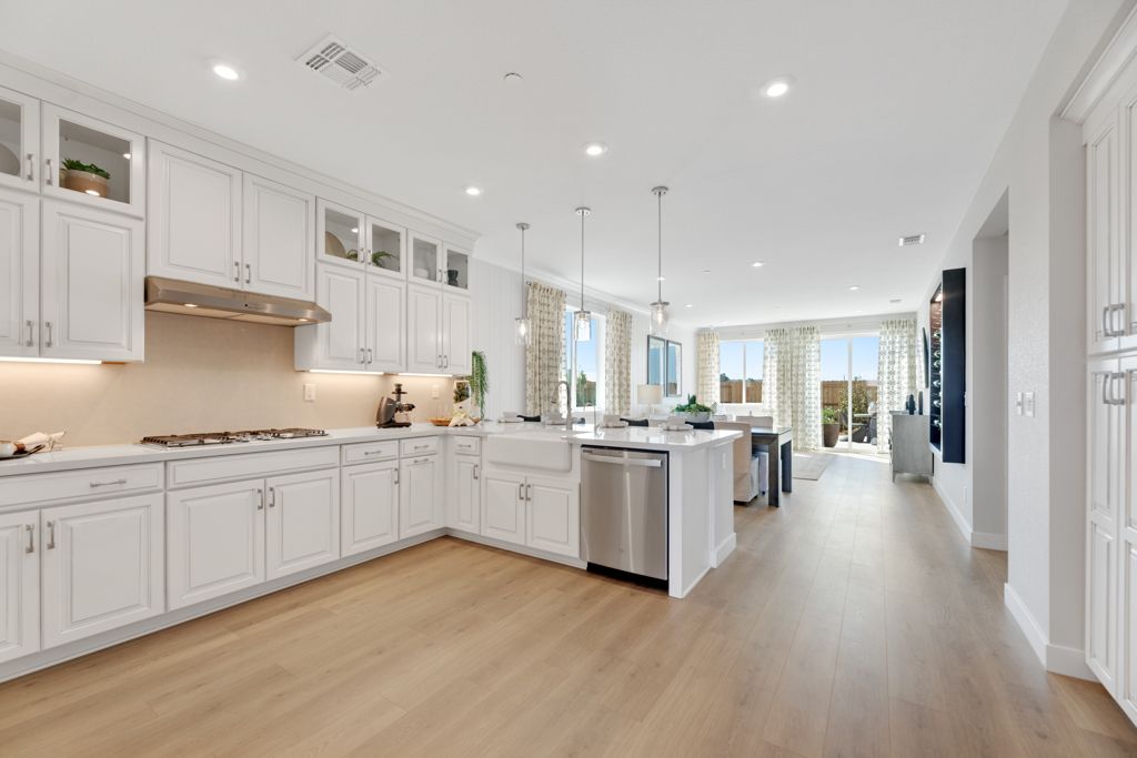 10 Redwood Kitchen