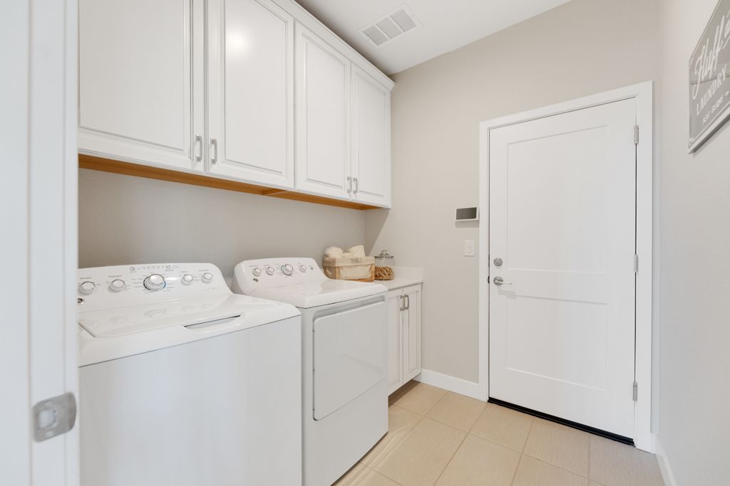 24 Redwood Laundry