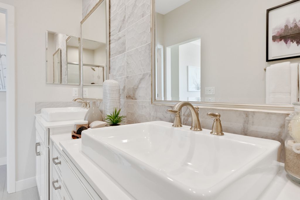 33 Redwood Owners Bath