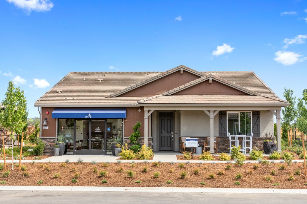 02 Goldeneye Ext Front