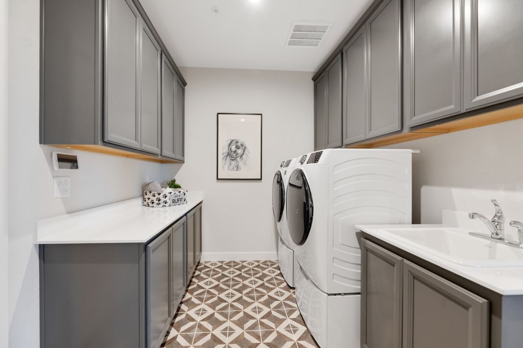 12 Goldeneye Laundry