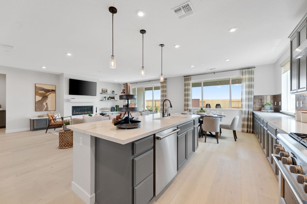 18 Goldeneye Kitchen