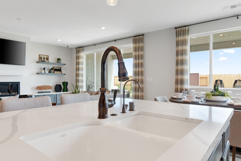 21 Goldeneye Kitchen