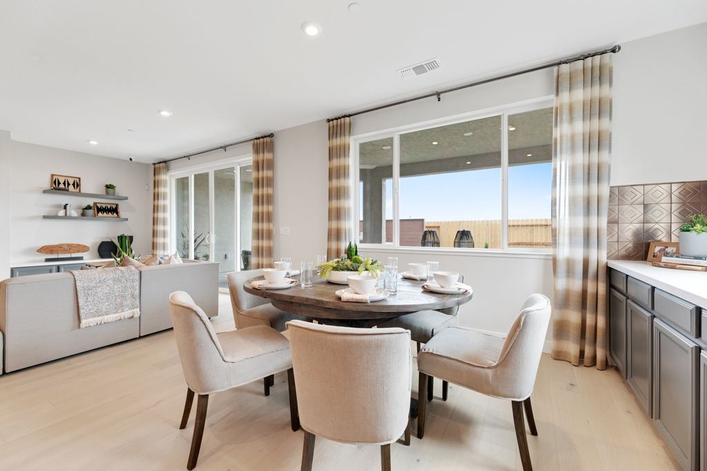 22 Goldeneye Casual Dining