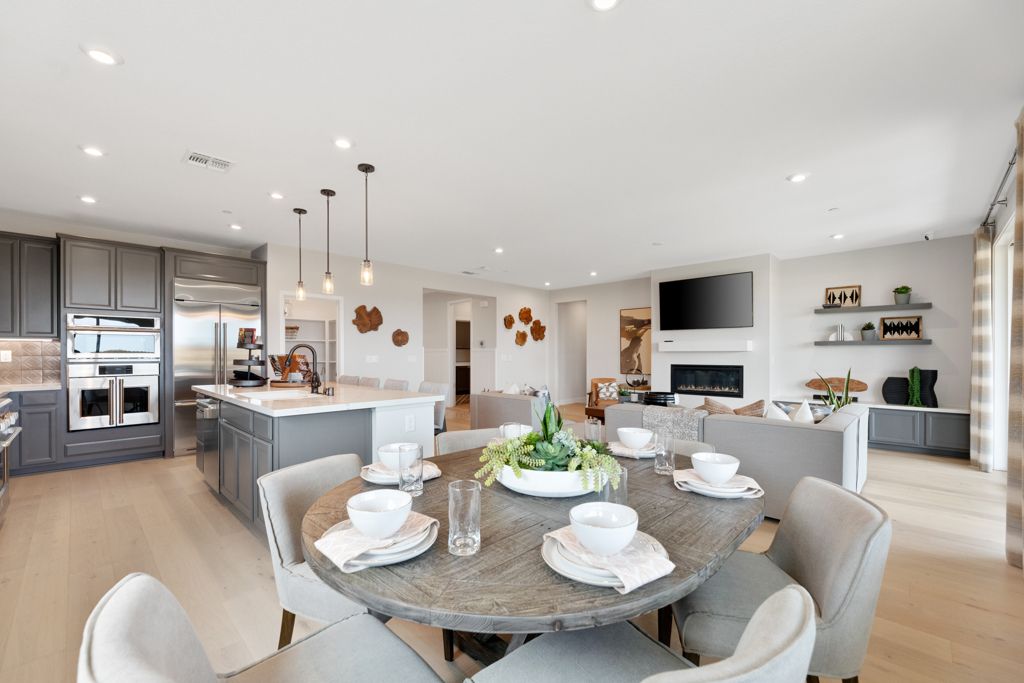 23 Goldeneye Casual Dining