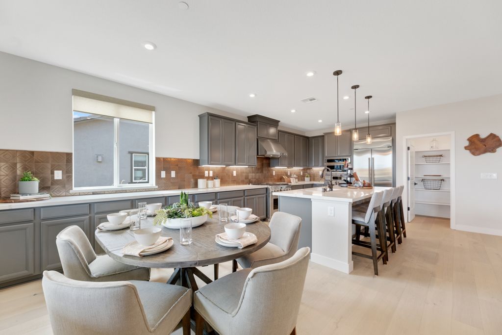 24 Goldeneye Casual Dining