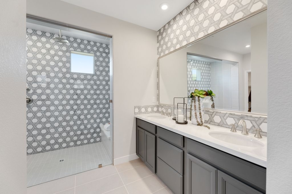 26 Goldeneye Owners Bath