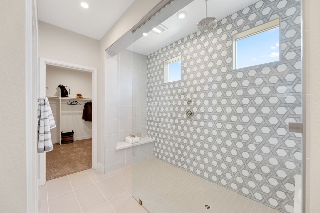 27 Goldeneye Owners Bath