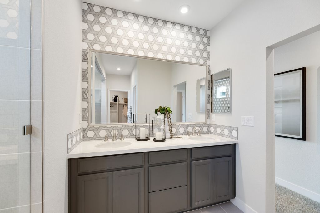 28 Goldeneye Owners Bath