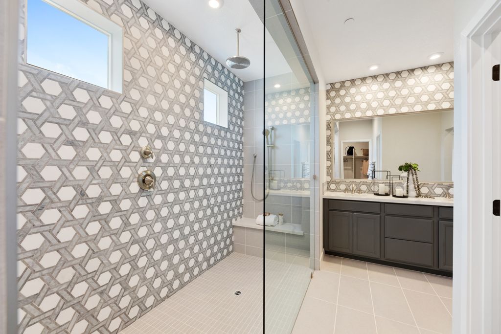 29 Goldeneye Owners Bath