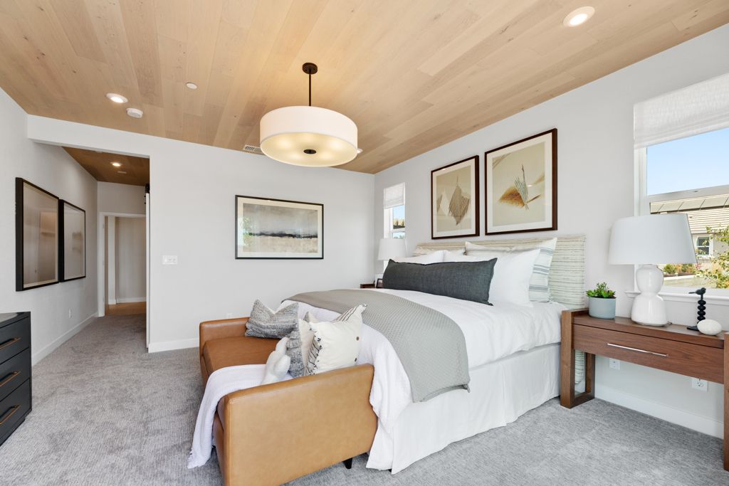 34 Goldeneye Owners Bedroom