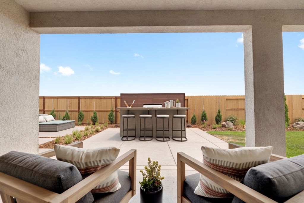 35 Goldeneye Ext Back