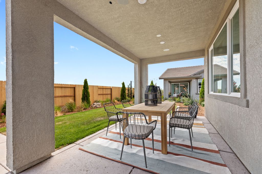 36 Goldeneye Ext Back