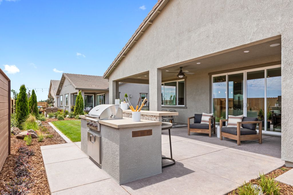 38 Goldeneye Ext Back