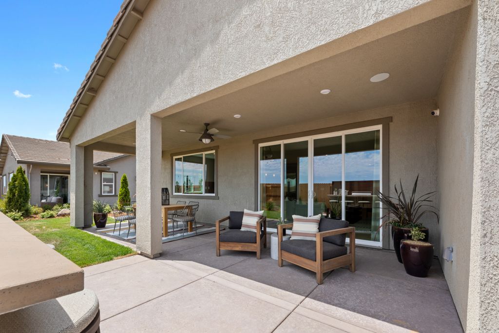 39 Goldeneye Ext Back