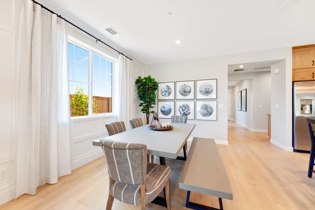 16 Lake Casual Dining