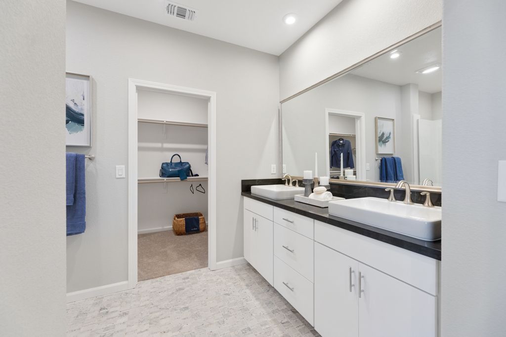 35 River Owners Bath