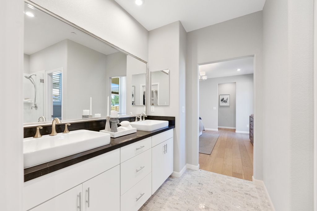 36 River Owners Bath