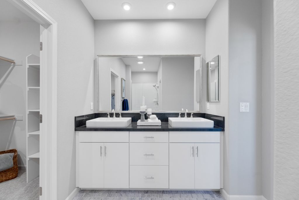 37 River Owners Bath