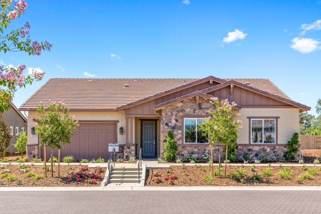 02 Glacier Ext Front