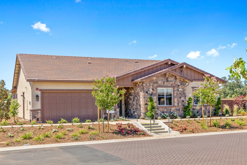 03 Glacier Ext Front