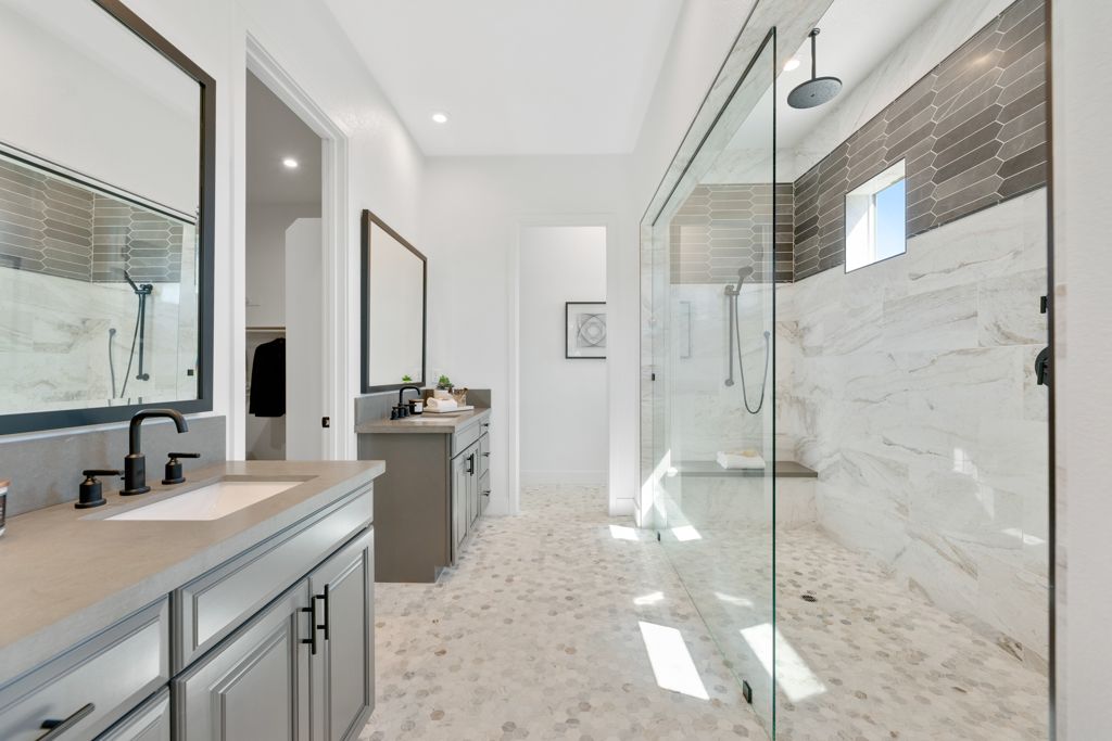 42 Meadows Owners Bath