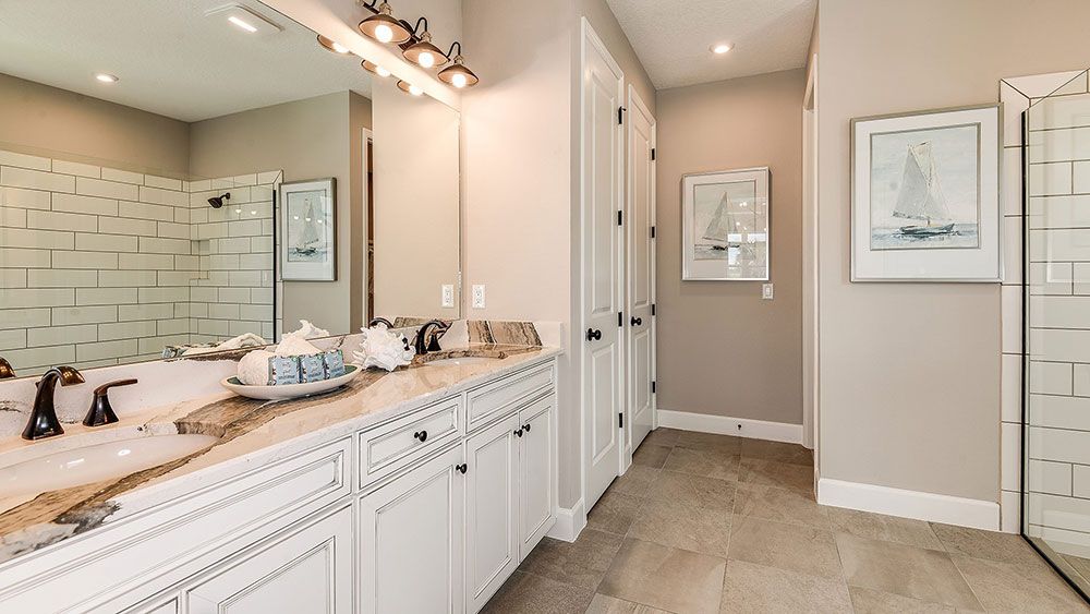 Park-East-at-Azario-Java-5410-16x9-ownersbath