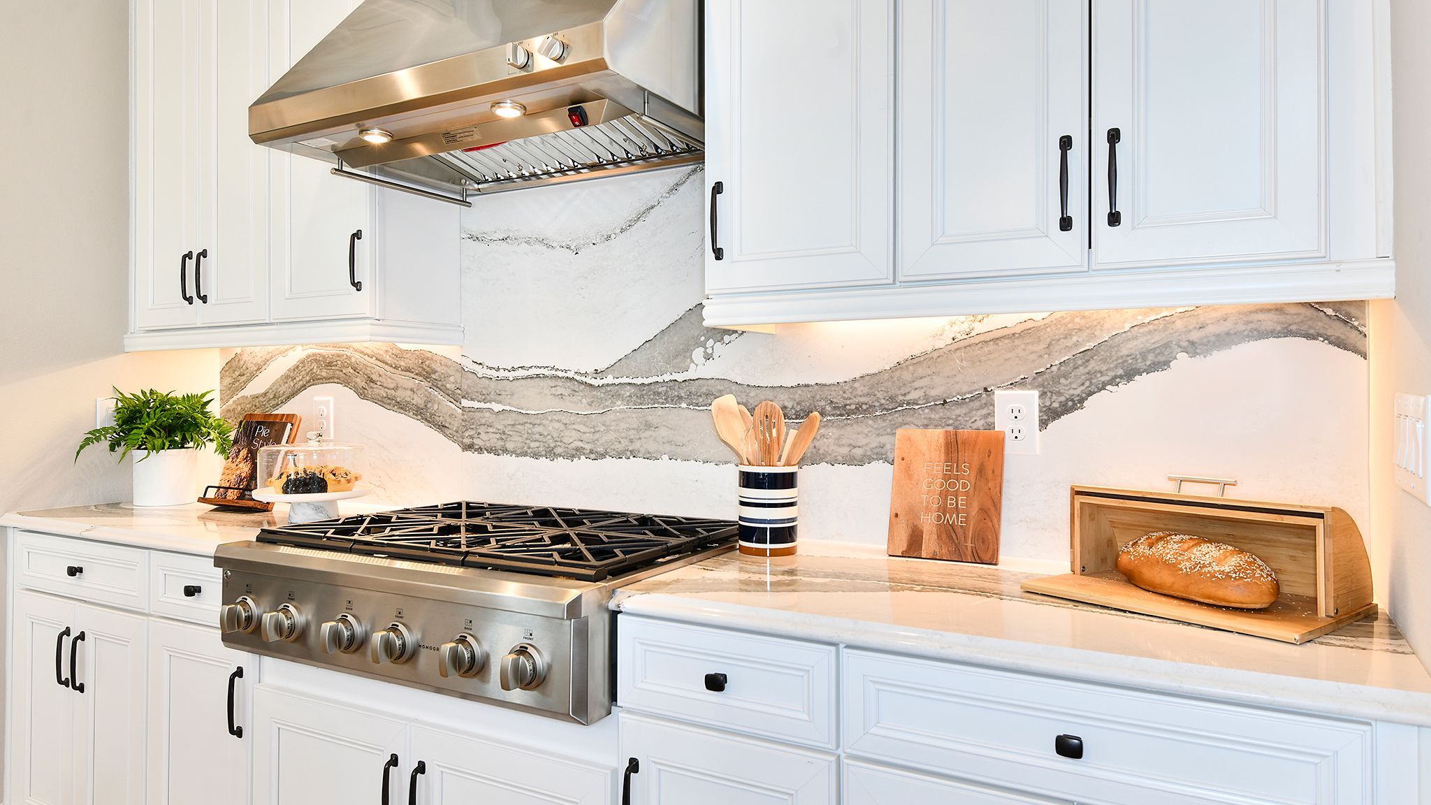 Esp-at-Skye-Ranch-Pallazio-6939-16x9-kitchen