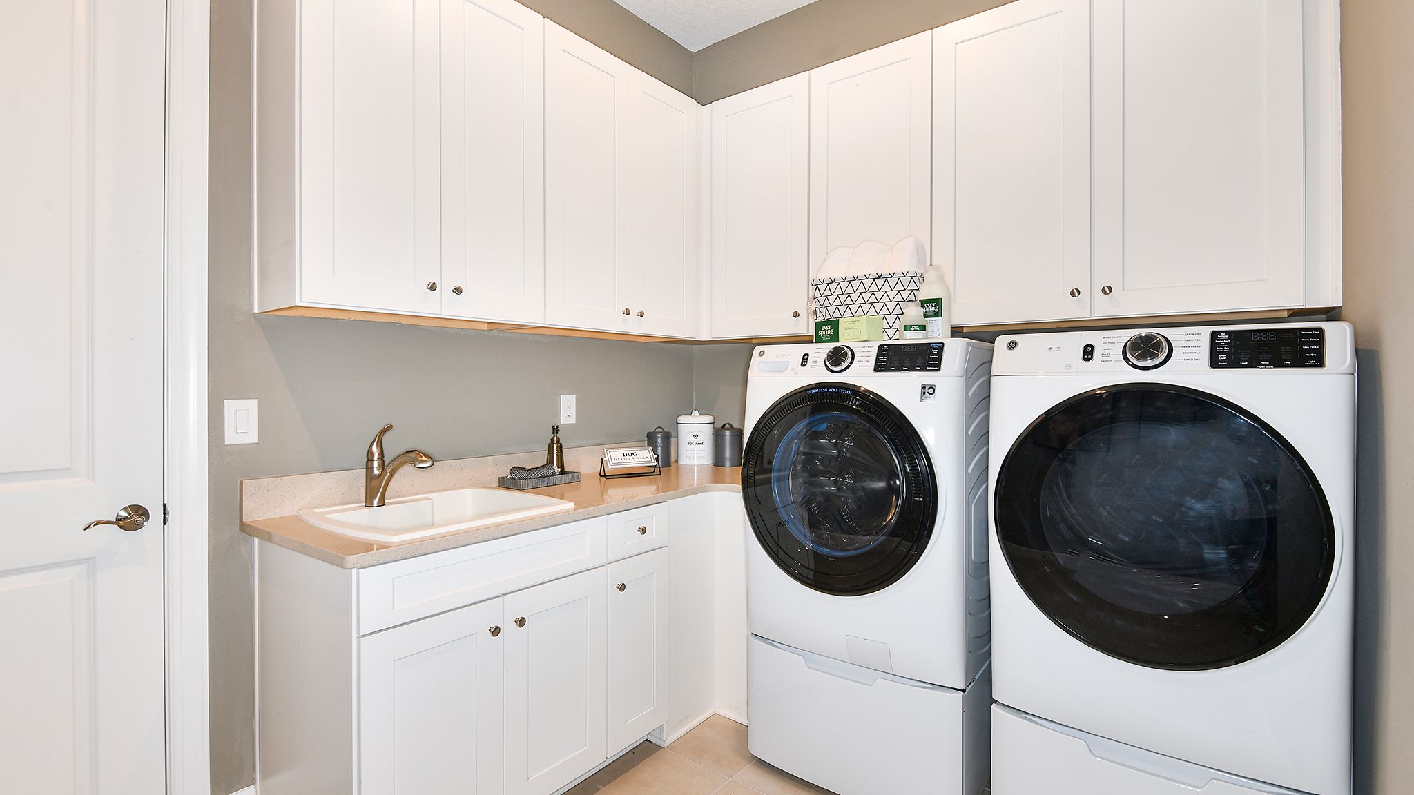 Esp-at-Skye-Ranch-Pallazio-6874-16x9-laundry