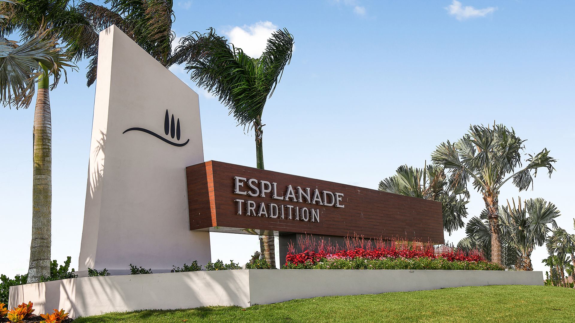 Esplanade-at-Tradition-Entrance-8333-16x9-Monument