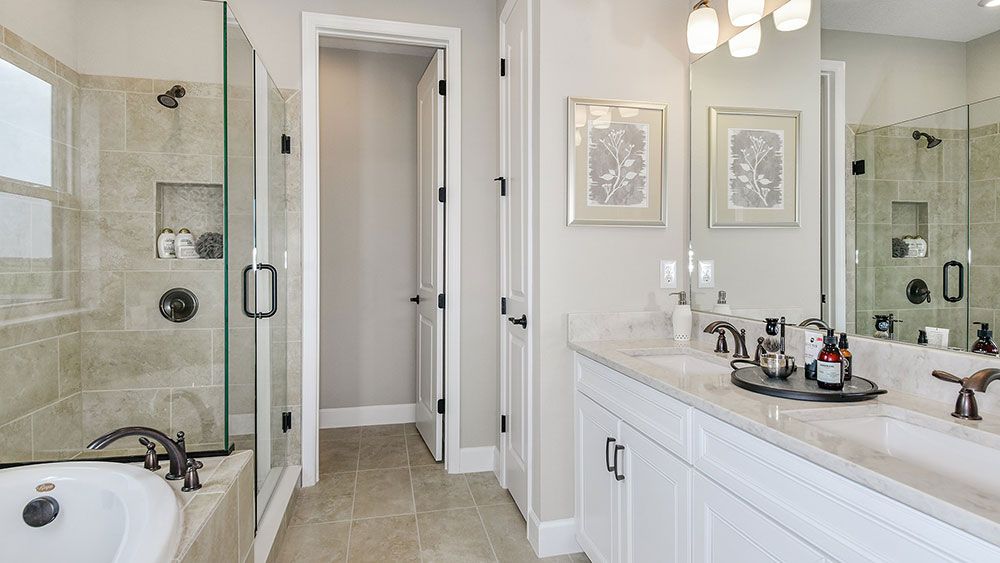 Boca-Grande-6336-16x9-ownersbath