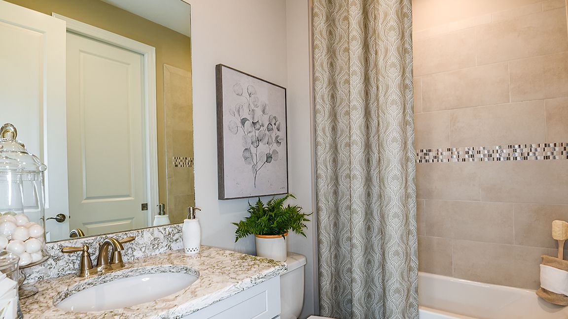 Esp at Azario LWR Roma 8418-16x9