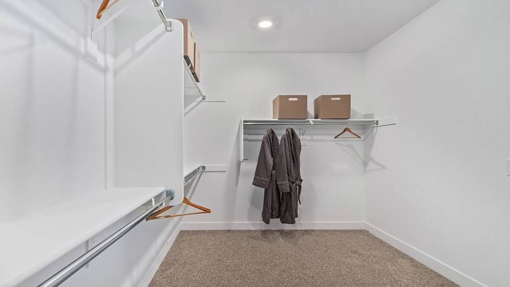 Owners Walk In Clost26