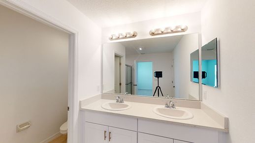 Azalea-Owners-Bath