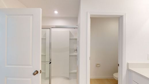 Azalea-Owners-Bath-2