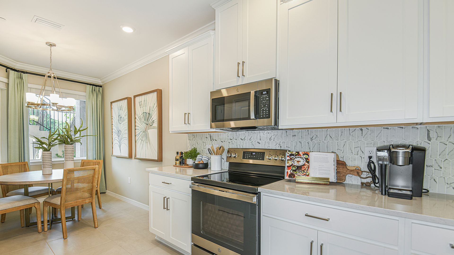 Bella-Via-Avanti7031-16x9-kitchen