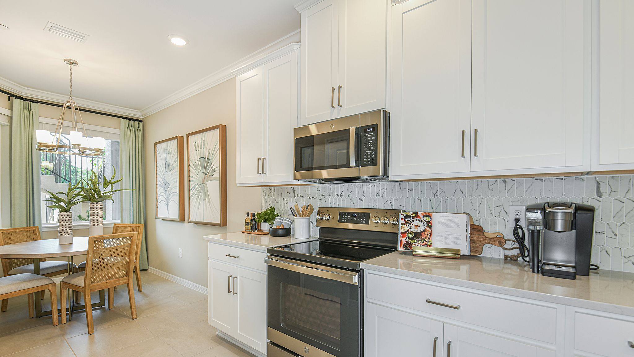 Bella-Via-Avanti7031-16x9-kitchen